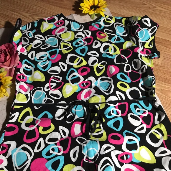 🆕🎉🛍Medium scrub top blouse 🛍👚 - Picture 5 of 8